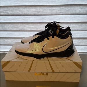 Nike LeBron XXI - White Black - Size 10